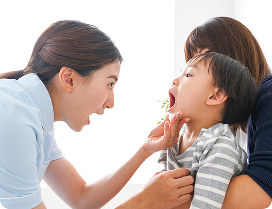お口の成長を守る子どもの治療