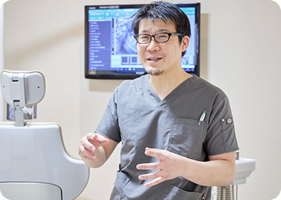 大森歯科医がインタビューをうけている